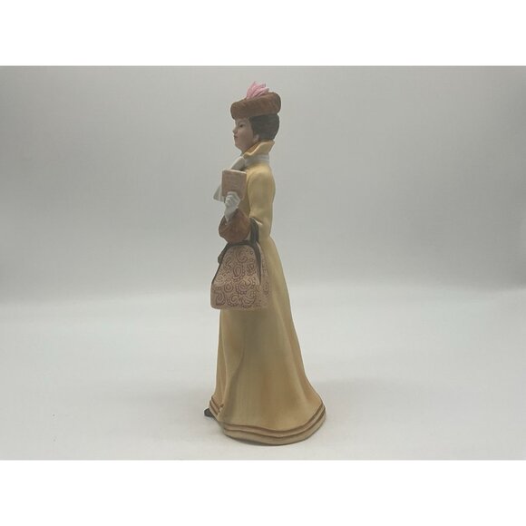 Avon VTG 1981 President s Club Albee Award Porcelain Figurine 10 Tall Japan - Picture 11 of 16